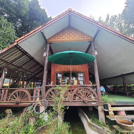 Baan Thabthong Homestay Ban Pak Nam  Exterior foto